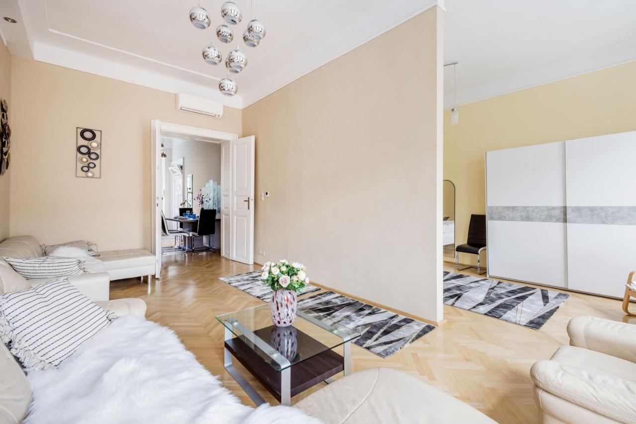 Bubbles Apartment บูดาเปสต์ ภายนอก รูปภาพ